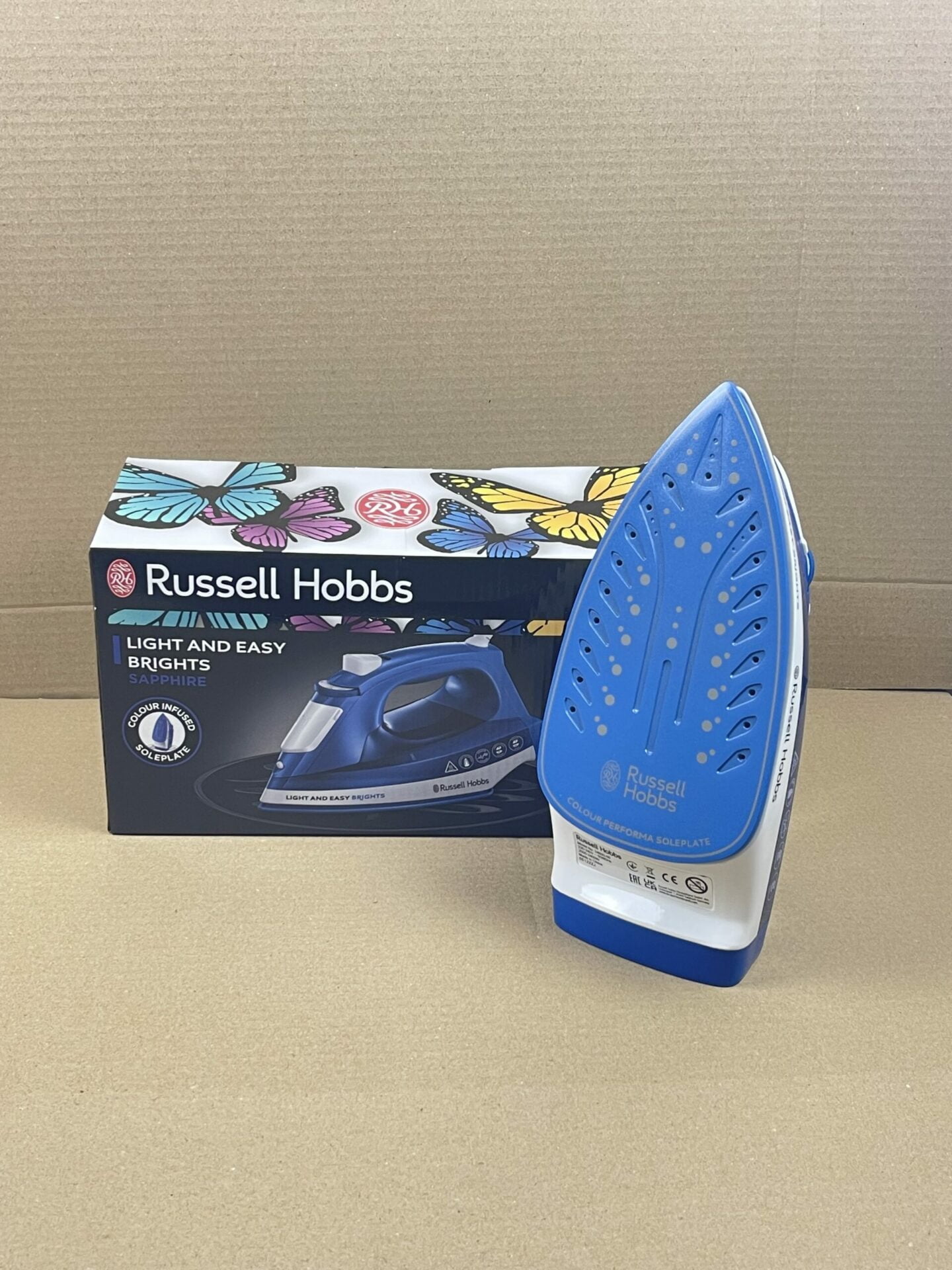 Russel Hobbs strijkijzer blauw onderkant naast doos