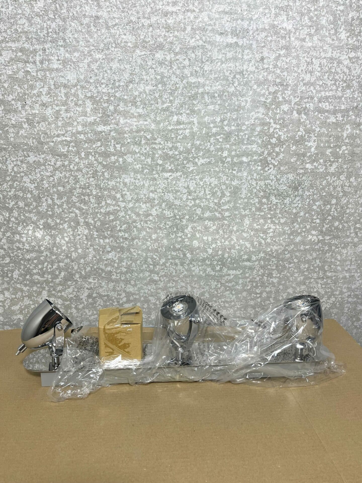 100049 Trio Chrome lamp
