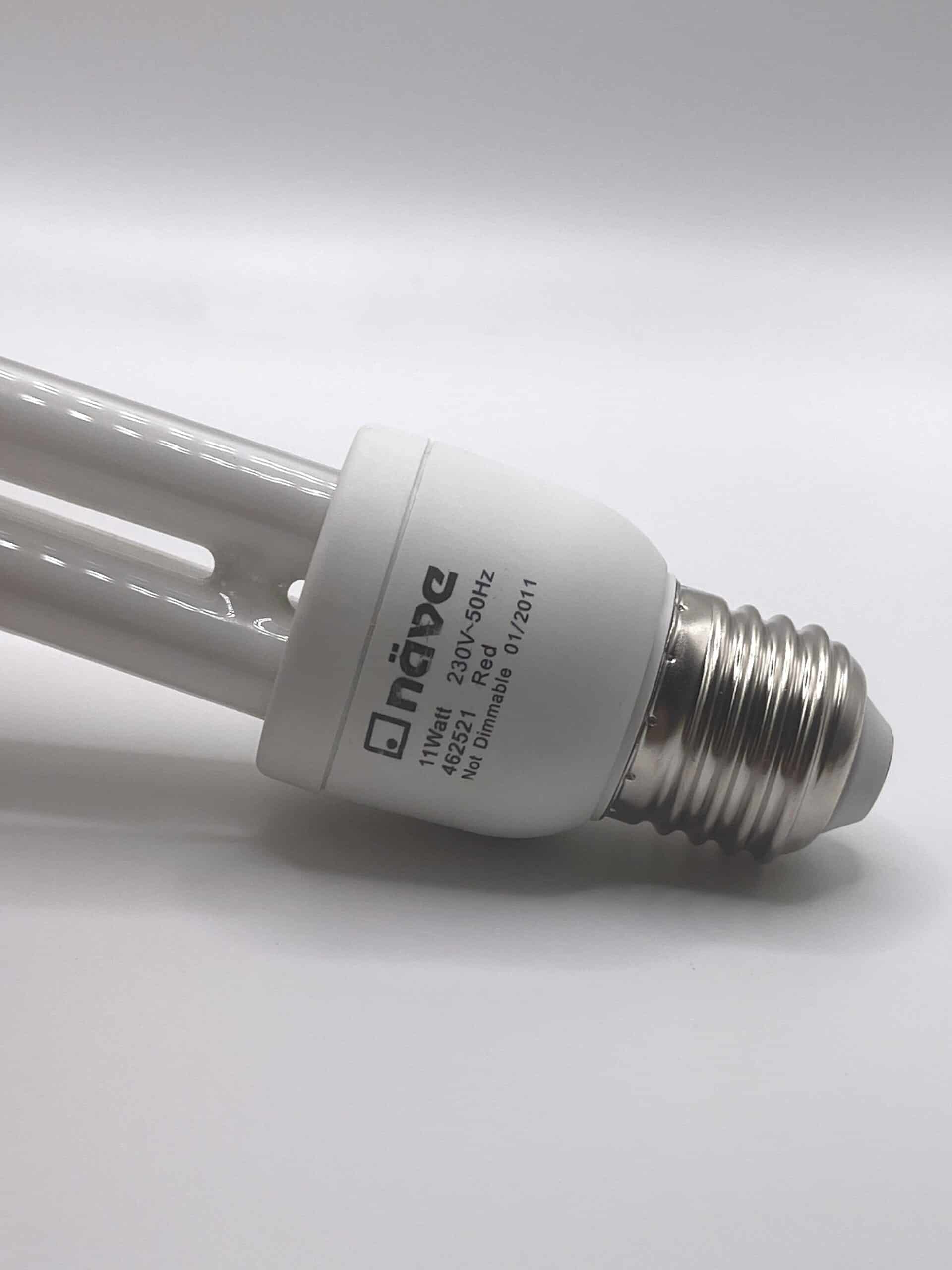 100062 Näve spaarlamp rood E27 11W close up