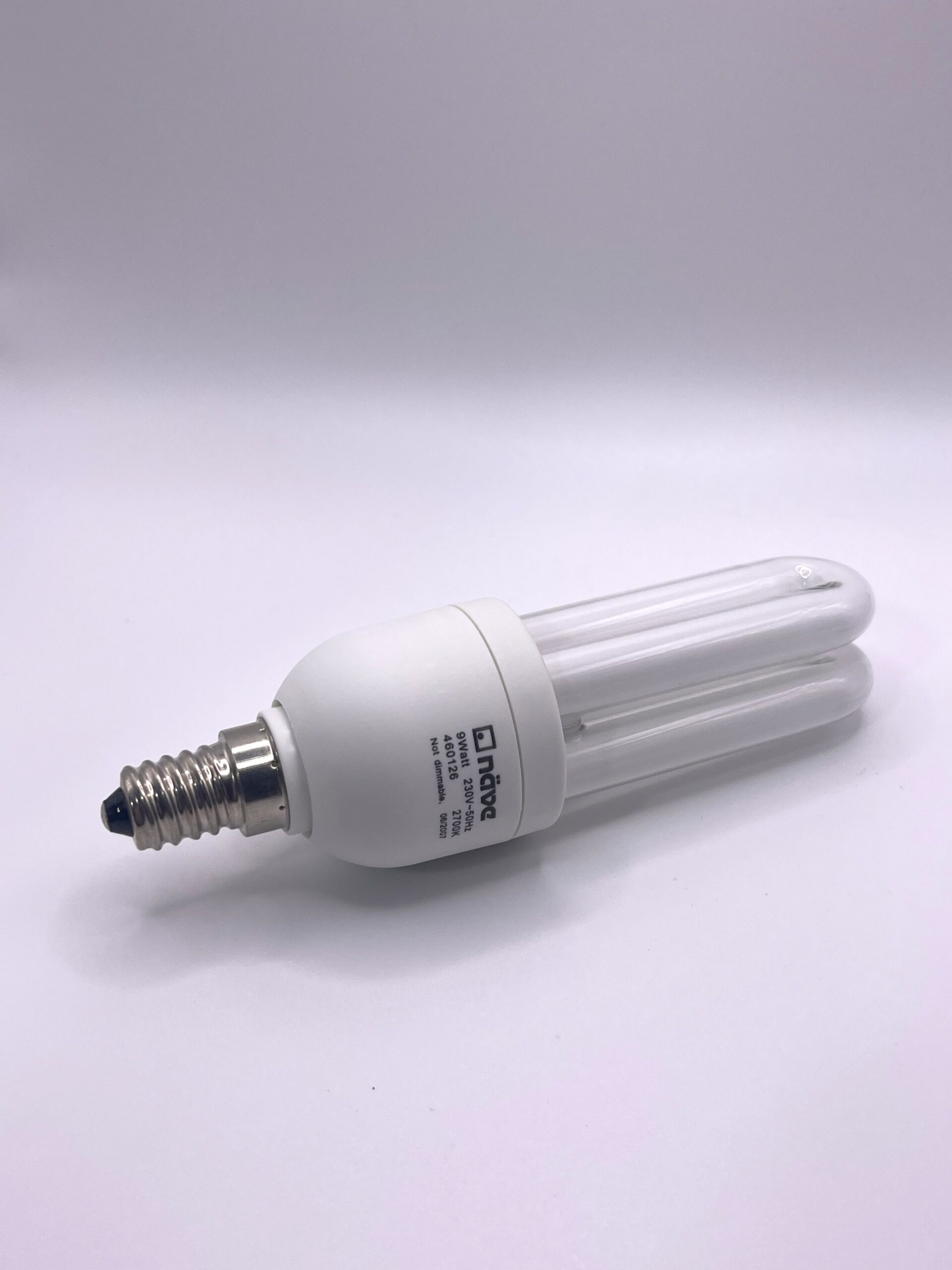 100068 Näve ecolamp E14 9W daglicht 2
