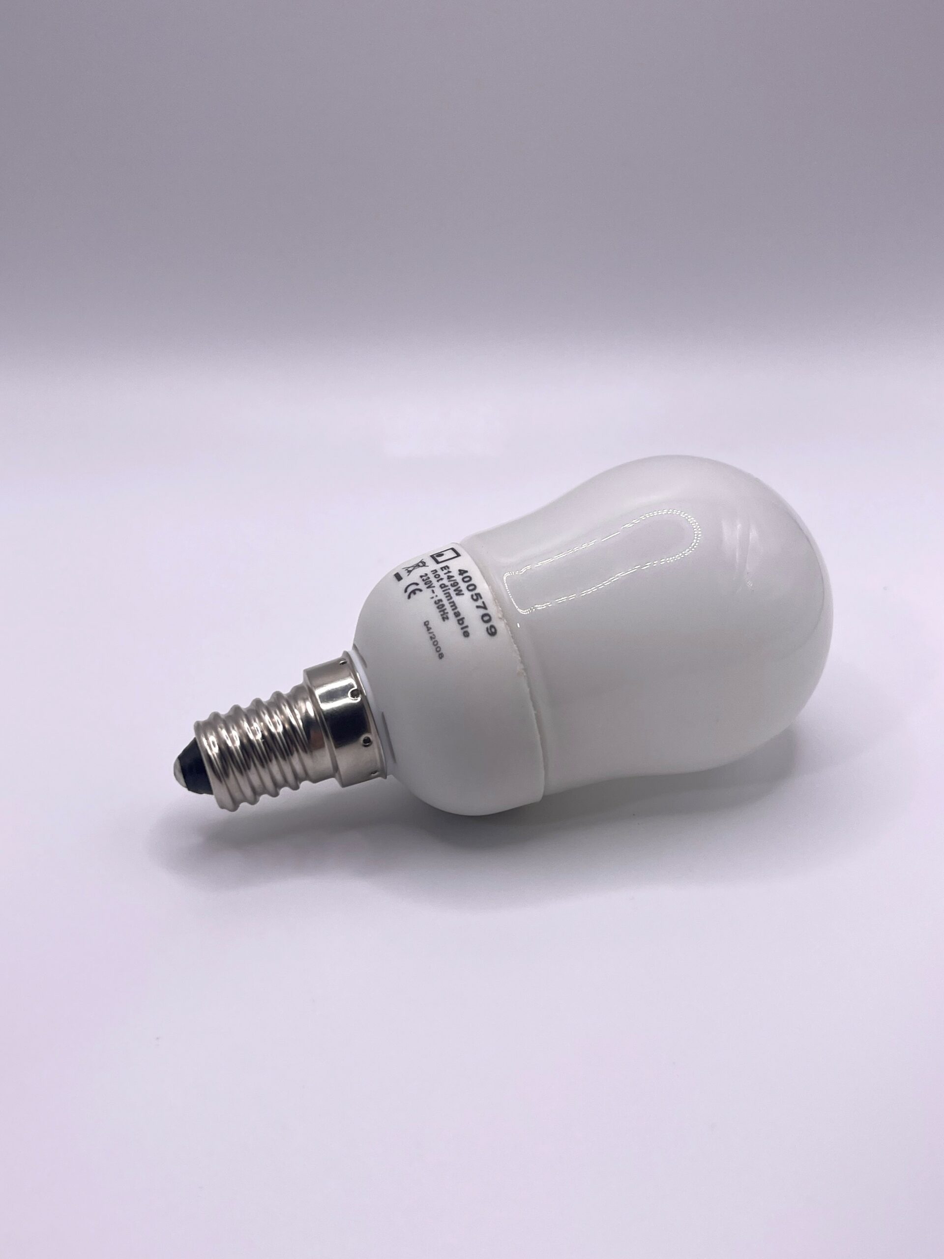 100070 Näve ecolamp E14 9W kleine bol