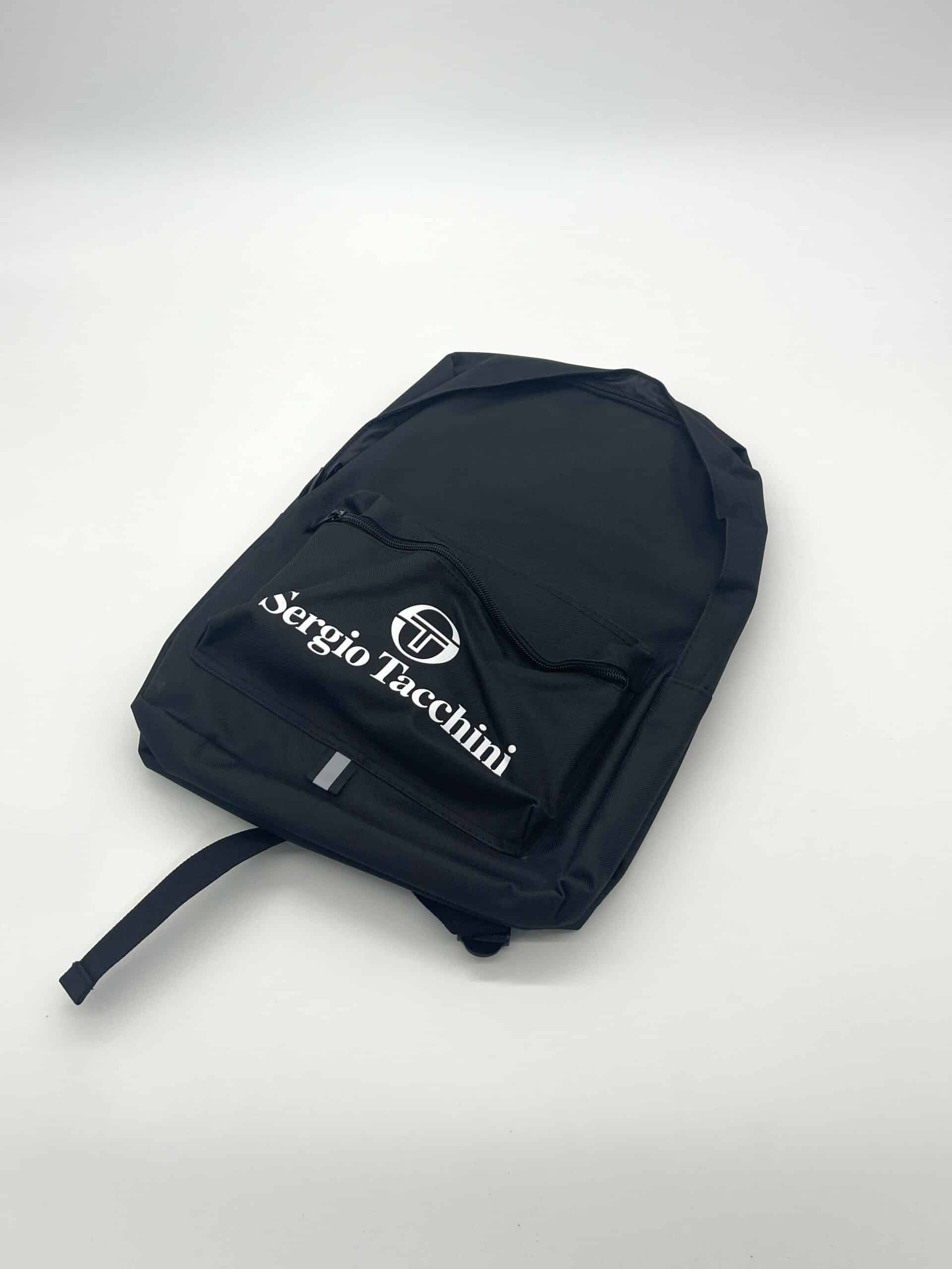 100103 Sergio Tacchini rugzak zwart horizontaal liggend
