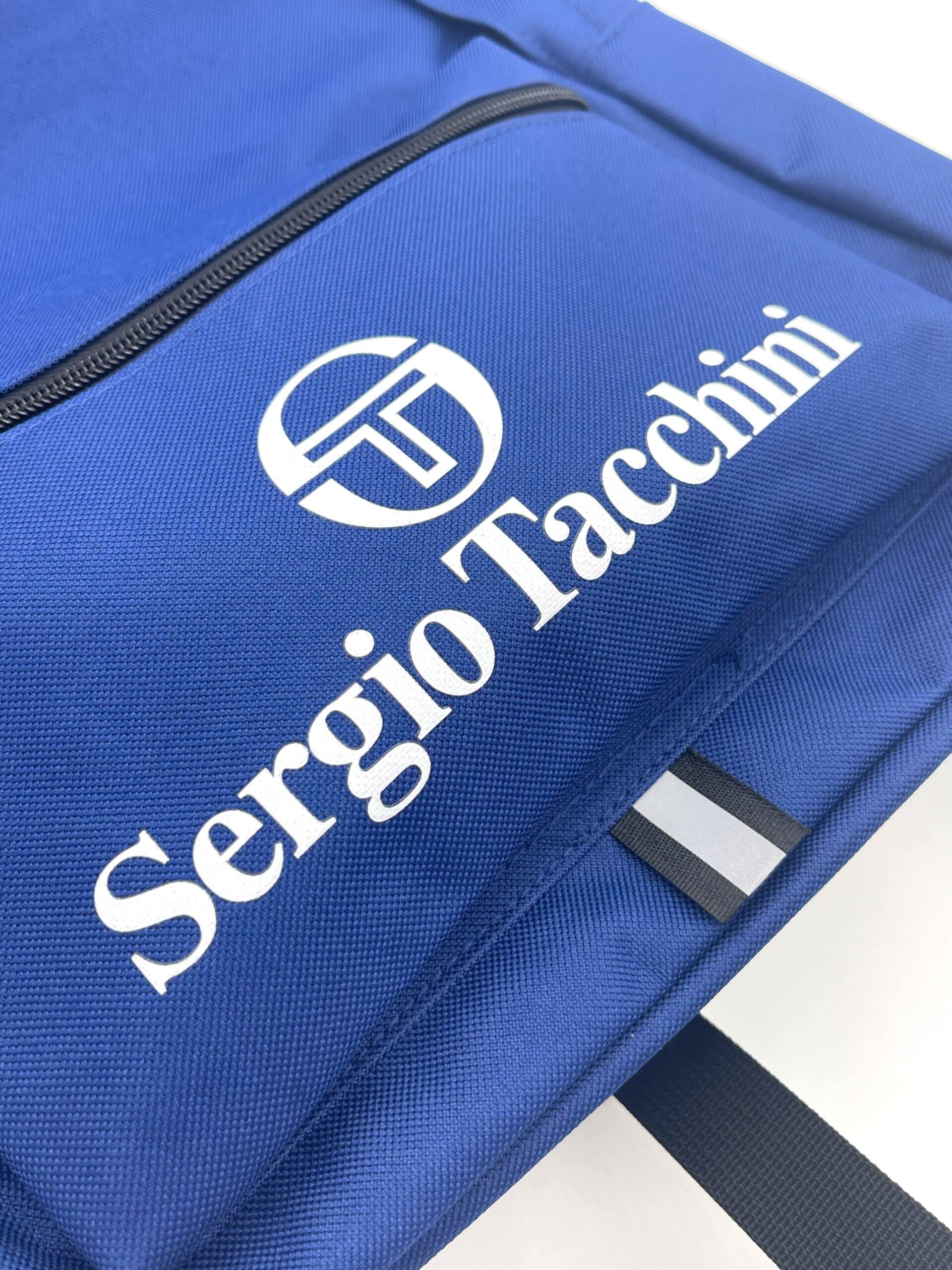 100104 Sergio Tacchini rugzak blauw close up